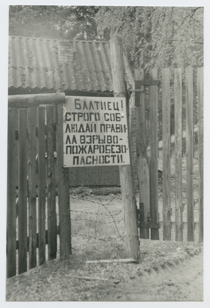 Ohutustehnika silt Naissaare sõjaväeosas.