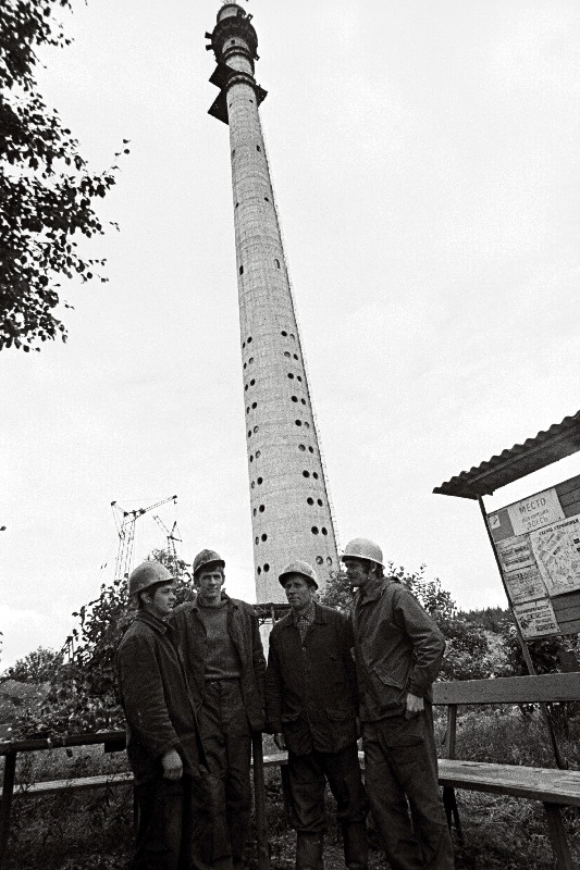 Tallinna teletorni ehitajad (vasakult) monteerija Vladimir Volkov, monteerijate brigadirid Nikolai Kulešov ja Vassili Sorožkin ja geodeet Mihkel Lemberg.