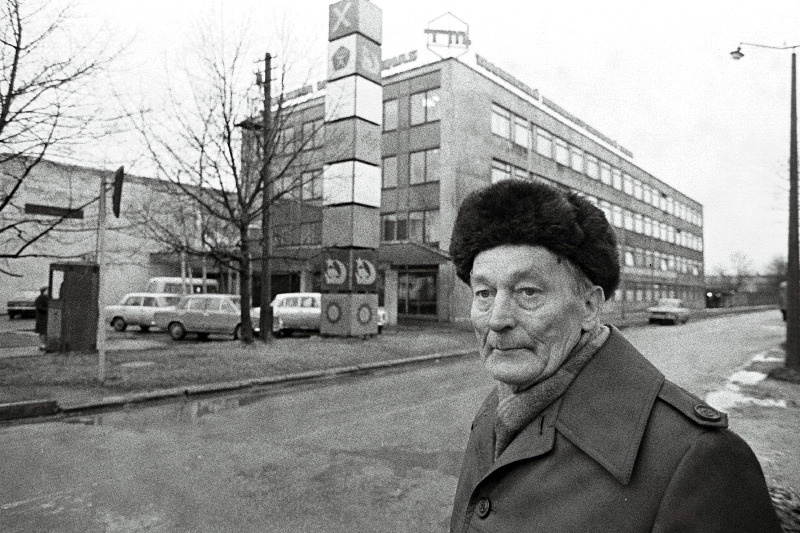 Sotsialistliku töö kangelane, Eesti NSV teeneline ratsionaliseerija J.Lauristini nim. Tallinna Masinatehase lukksepp Hans Liblik.