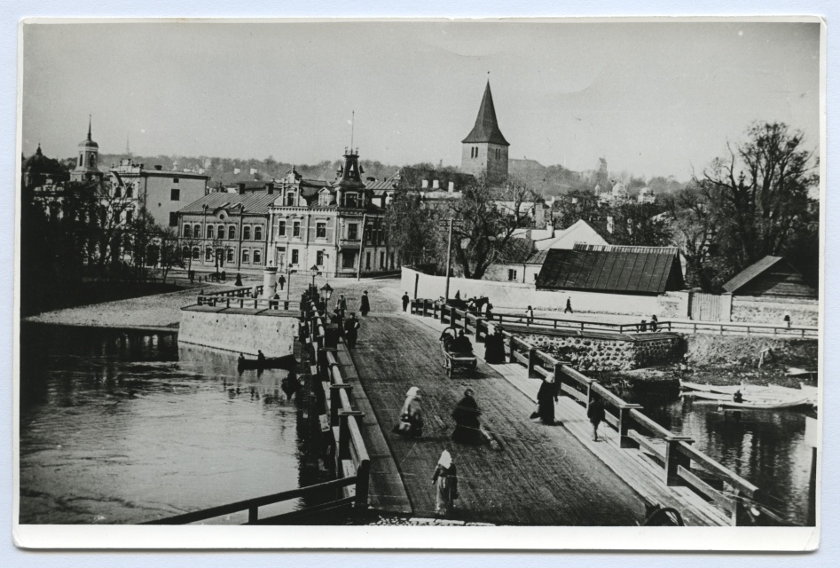 Tartu. View from the Upper River to the southern shore of Puusilla Emajõe