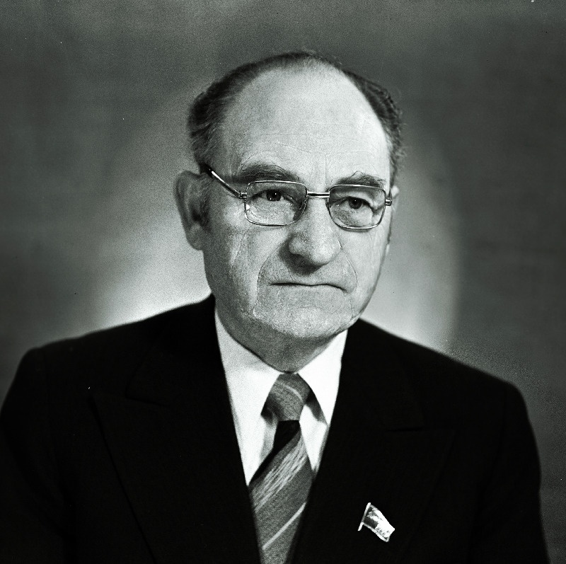 Lentsman, Leonid- Eesti NSV Ametiühingute Nõukogu esimees.