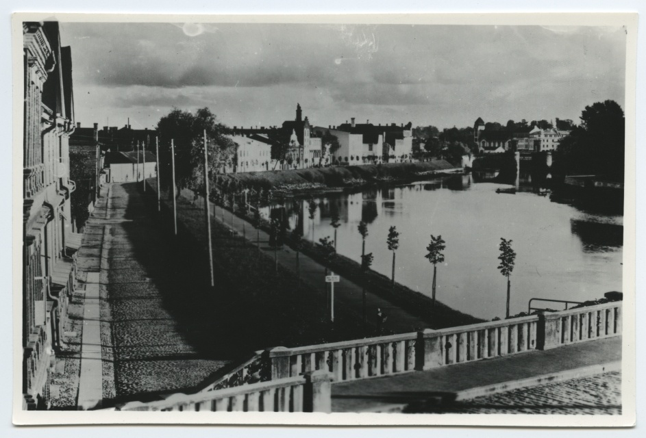 Tartu. View from the Freedom Bridge to the city centre of Ülejõe and Emajõele