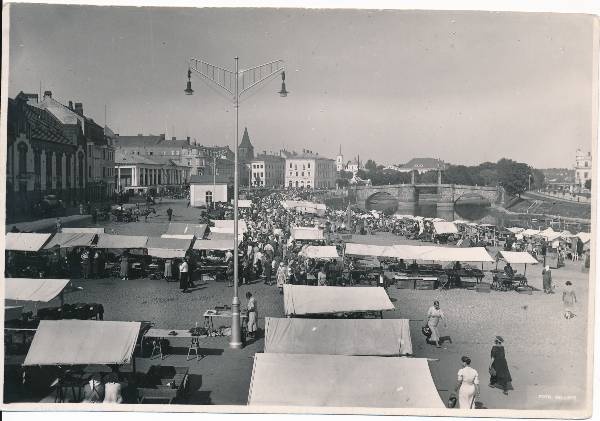 Söögiturg. Taga kesklinn (vaade turuhoone katuselt). Tartu, 1939 (?)