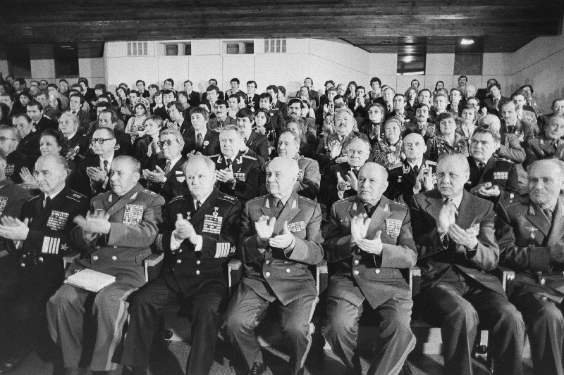 Suure Isamaasõja veteranid vastuvõtul EKP Keskkomitees Suures Isamaasõjas saavutatud võidu mälestusele pühendatud üleliidulise mälestusvalve ajal.