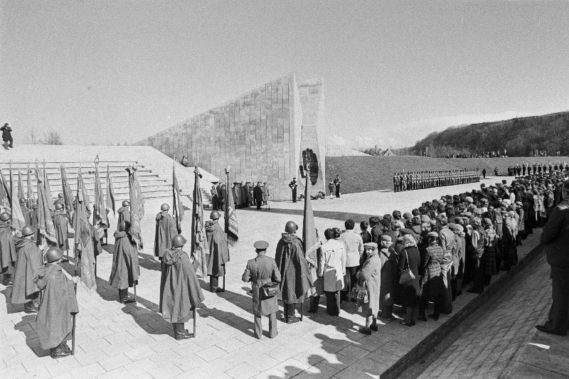 Pidulik miiting Maarjamäe memoriaalkompleksi juures Suures Isamaasõjas saavutatud võidu mälestusele pühendatud üleliidulise mälestusvalve ajal.
