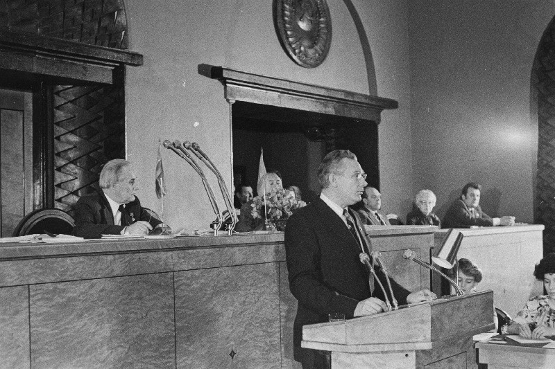 Välismaaga Sõpruse ja Kultuurisidemete Arendamise Eesti Ühingu IV konverentsil esineb kõnega EKP Keskkomitee sekretär
A.-B. Upsi.