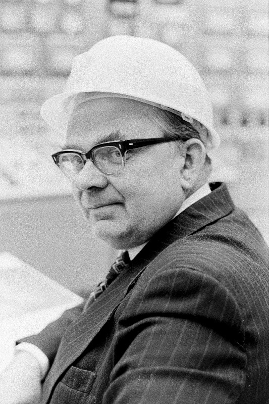 Sentšugov, Konstantin- NSV Liidu 50. aastapäeva nimelise Eesti Elektrijaama direktor.