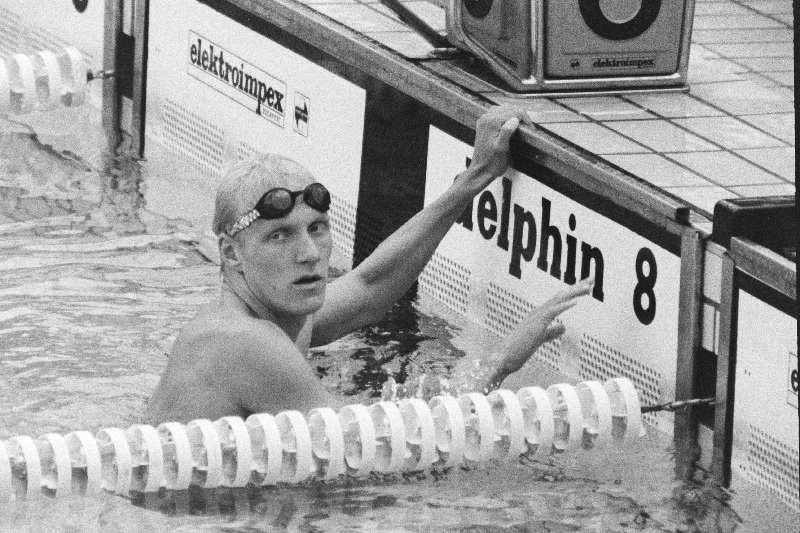 NSV Liidu meistrivõistlustel ujumises hõbemedali võitnud Ivar Stukolkin.