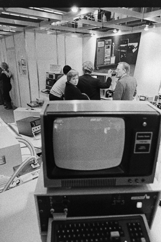 Vaade näitusele "Analüütilised aparaadid- 80" Eesti NSV Rahvamajanduse Saavutuste Näitusel.