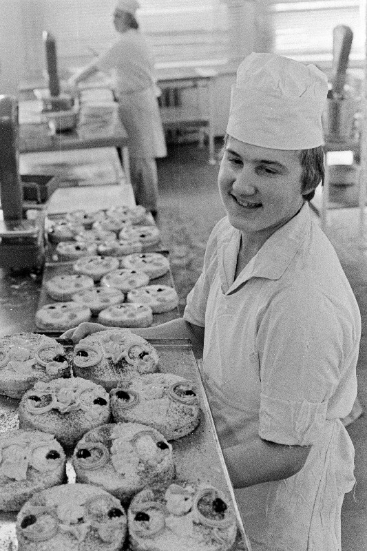 Tootmiskoondise "Leibur" tehase nr.2 kondiitritsehhi kondiiter U. Friedemann.