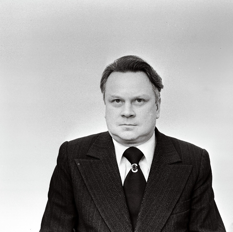 Lõmps, Henn- Pärnu Linna RSN Täitevkomitee esimees.