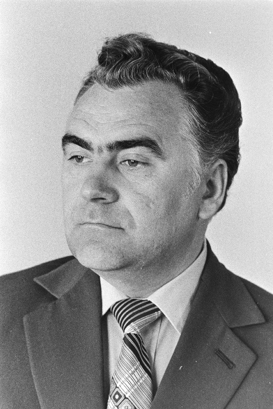 Lind, Vello - Eesti NSV põllumajandusminister.