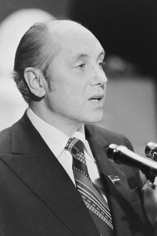 EKP XVIII kongressil esineb kõnega Eesti NSV Kutsehariduskomitee esimees E.Tšerevaško.