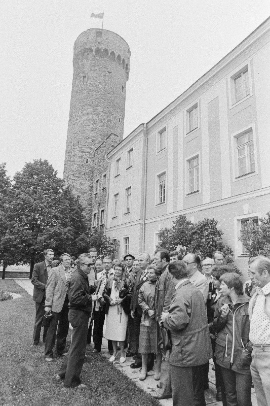 Saksa DV Schwerini ringkonnast sõprusrongiga saabunud delegatsioon tutvub Toompeaga