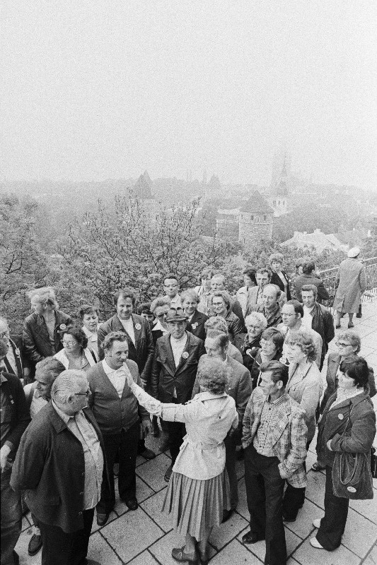 Saksa DV Schwerini ringkonnast sõprusrongiga saabunud delegatsioon tutvub Toompeaga