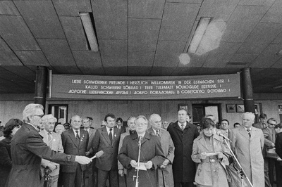 Saksa DV Schwerini ringkonnast sõprusrongiga saabunud delegatsiooni vastuvõtu miiting Balti jaamas.  similar photo