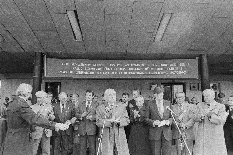 Saksa DV Schwerini ringkonnast sõprusrongiga saabunud delegatsiooni vastuvõtu miiting Balti jaamas.