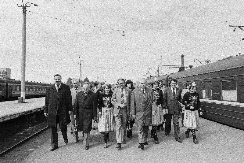 Saksa DV Schwerini ringkonnast sõprusrongiga saabunud delegatsiooni vastuvõtu miiting Balti jaamas.