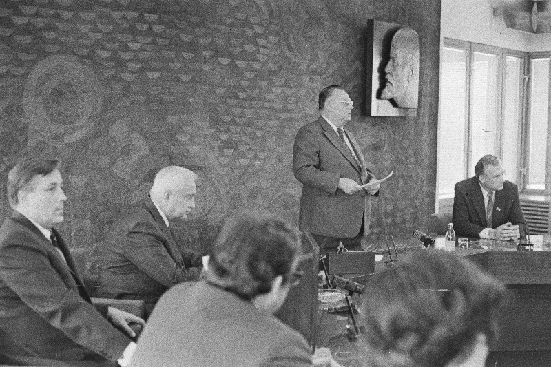 Vabariigi propagandistide vastuvõtul EKP Keskkomitees esineb kõnega EKP Keskkomitee teine sekretär K.Lebedev.