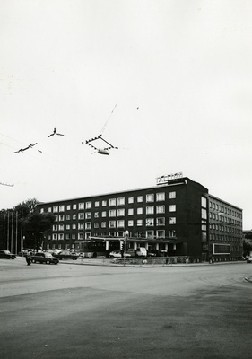 Hotell "Tallinn", vaade hoonele üle ristmiku. Arhitektid Peeter Tarvas, Toivo Kallas  duplicate photo