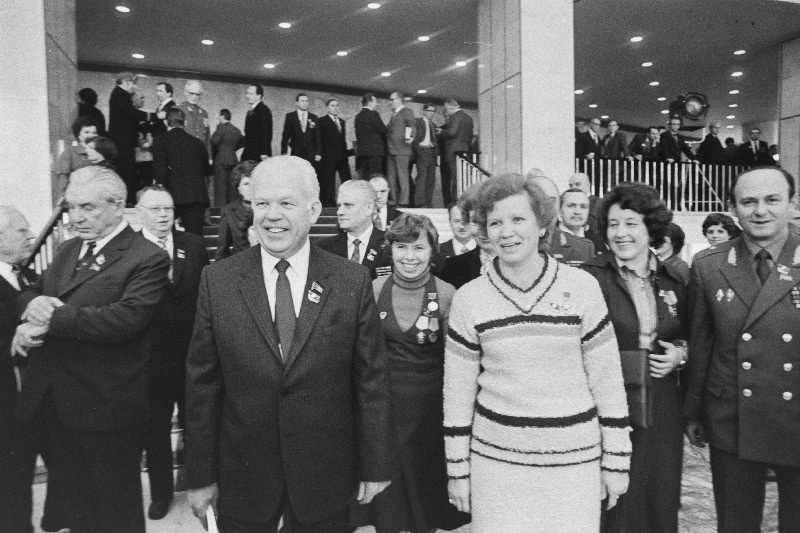 NLKP XXVI kongressi delegaadid Eesti NSV-st. Esiplaanil EKP Keskkomitee esimene sekretär K.Vaino, (vasakul) Eesti NSV Ministrite Nõukogu esimees V.Klauson.