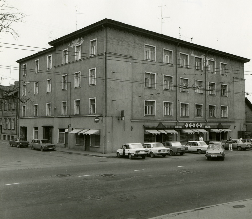 Kohvikuga korterelamu Tallinnas Toompuiestee 29, vaade hoonele. Arhitekt Karl Tarvas