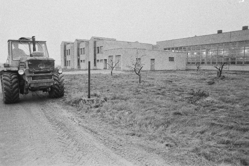 Vaade Harju rajooni Kehra sovhoosi masinakeskuse hoonele.