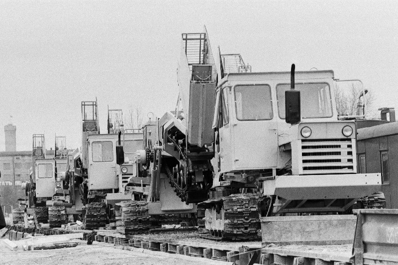 Tootmiskoondises "Talleks" valmistatud drenaažiekskavaatorid ЭТЦ-202A enne ärasaatmist tarbijatele.