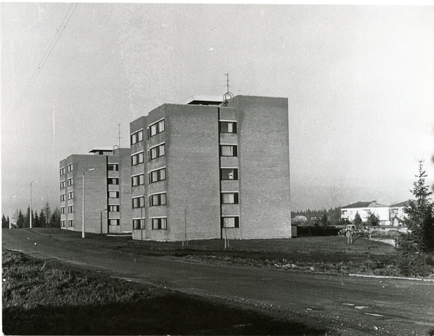 Saku punktelamud, külgvaade. Arhitekt Hans Kõll