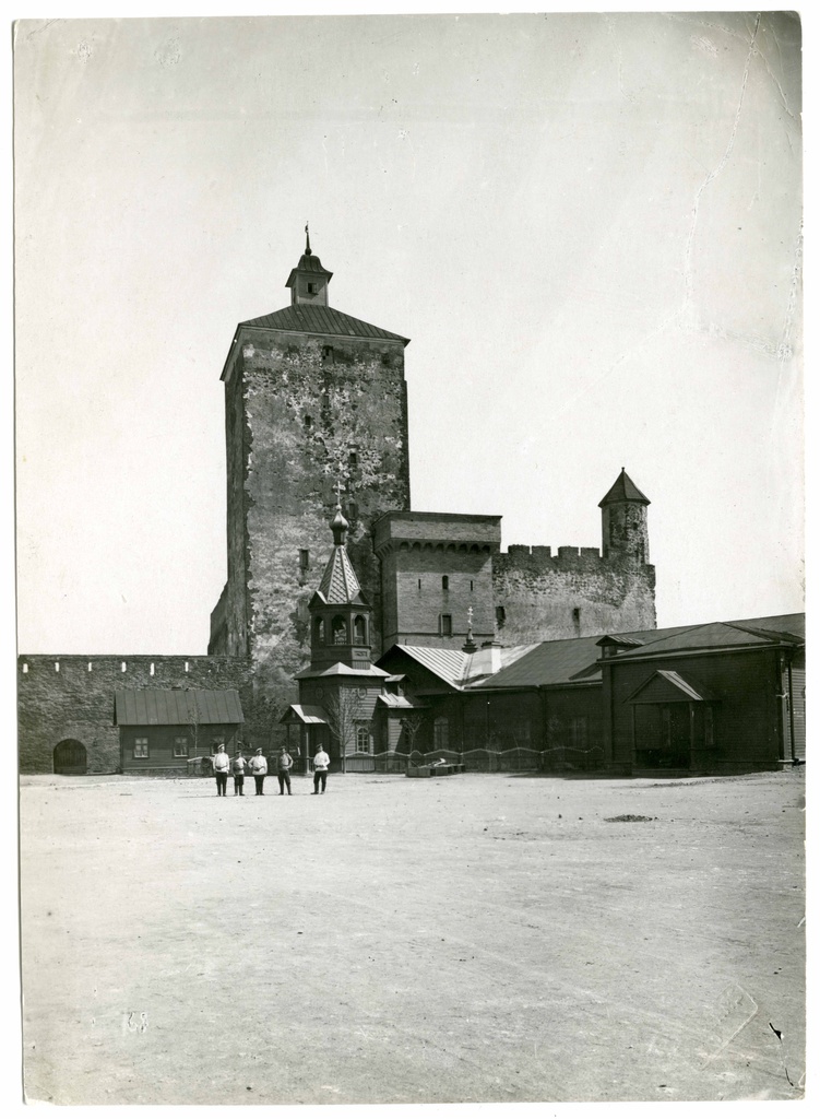 View from W to Hermann's fortress in the front town hall