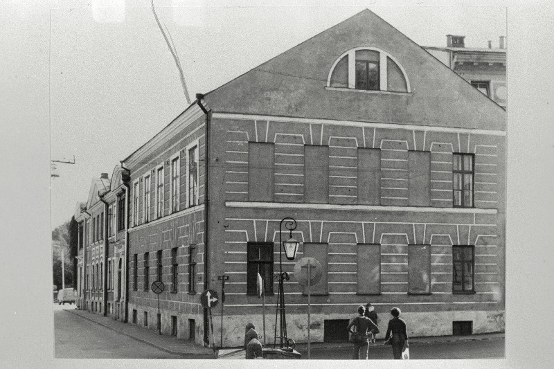 Tartu Riikliku Ülikooli ühiskonnateaduste hoone välisvaade.