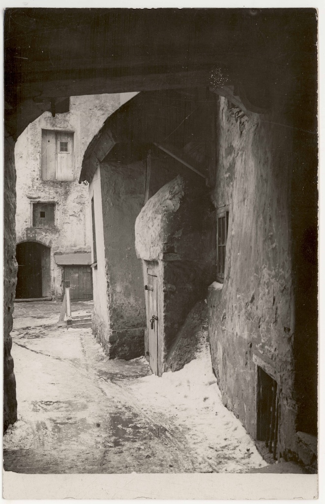 Vene tn 16 hoov. Lammutatud