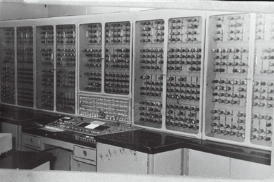 Tartu Riikliku Ülikooli arvutuskeskuse elektronarvutusmasina juhtimispult.  similar photo