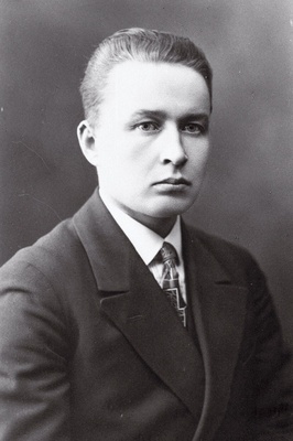 Tiits, Ernst - Eesti Üliõpilaste Seltsi liige, Tartu Ülikooli õigusteaduskonna üliõpilane.  duplicate photo
