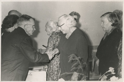 Külalised õnnitlevad dotsent Julius Madissoni tema 70. aasta sünnipäeva puhul  similar photo
