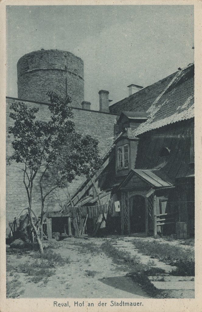 Reval : Housing at the city wall