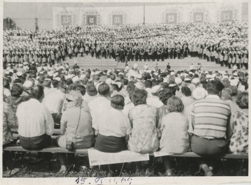 100. juubelilaulupeole pühendatud laulupidu Tartus