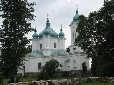 Vaade Tornimäe Neitsi Maarja Kaitsmise kirikule.  similar photo