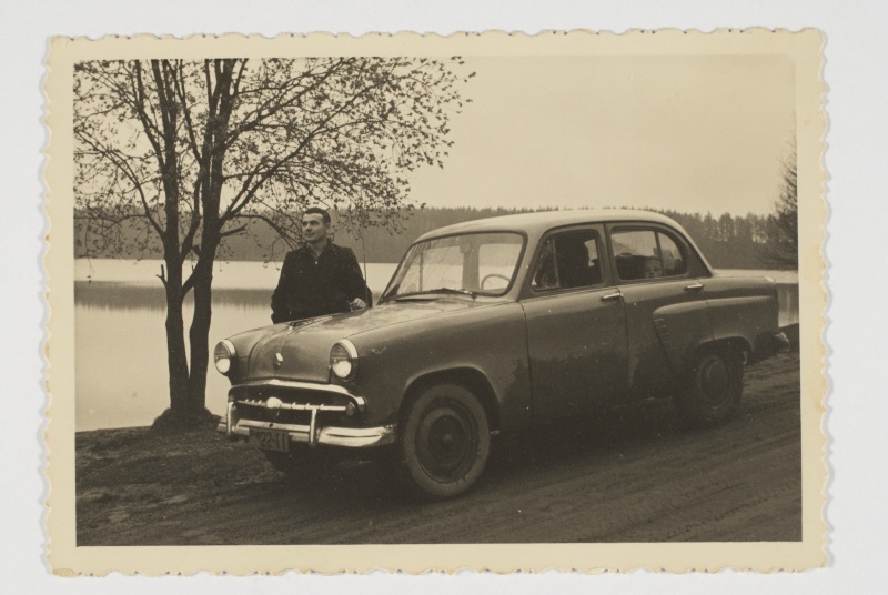 Moskvitš M-402 omanikuga Rõuge järve ääres