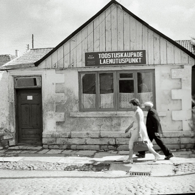 Kingissepa Tarbijate Kooperatiivi tööstuskaupade laenutuspunkti välisvaade.