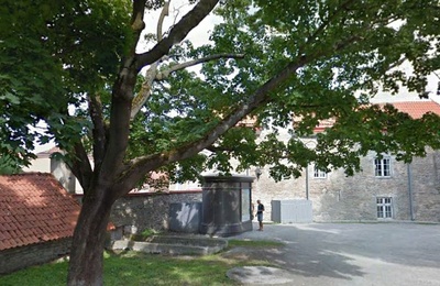 Dwelling with Toom-Kool t.21 courtyard, 17th-20th century. rephoto