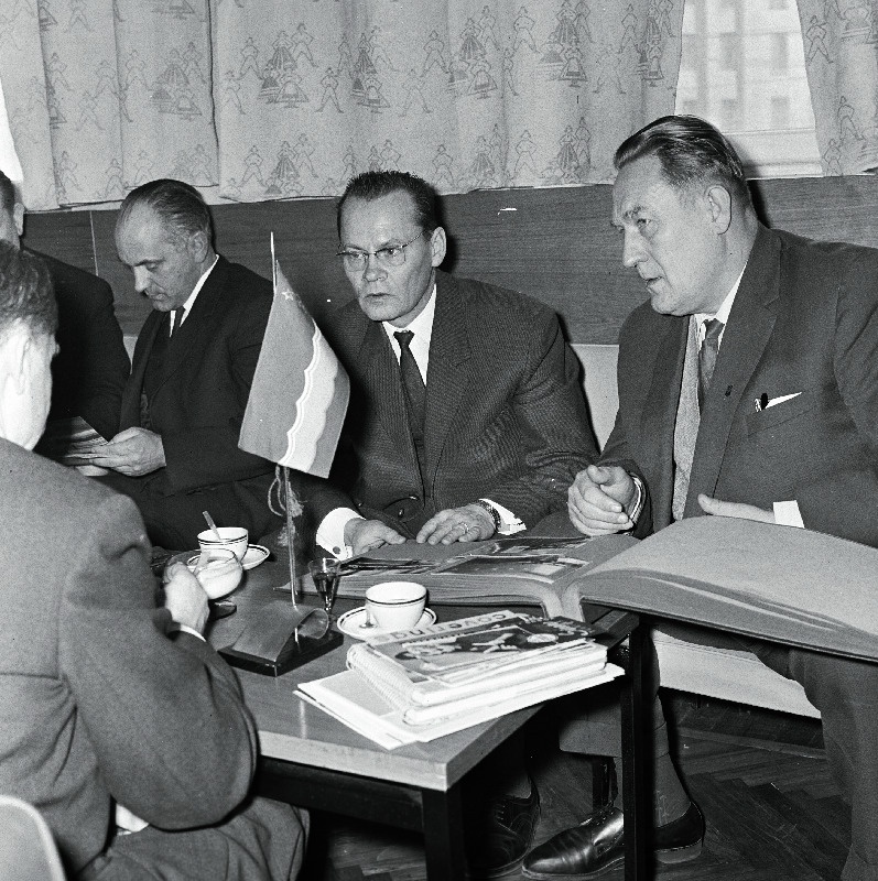 Ungari RV kaubandustegelased Tallinnas. Paremalt: ETKVL-i Tööstusvalitsuse juhataja E.Eenma, J.Livay ja G.Boldizar.