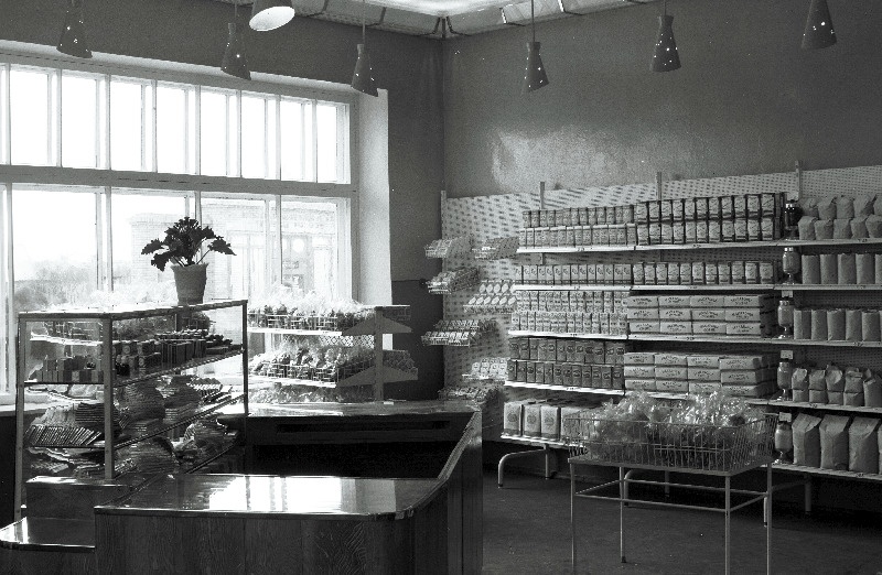 Haapsalu Tarbijate Kooperatiivi esimese iseteeninduskaupluse Edu sisevaade.