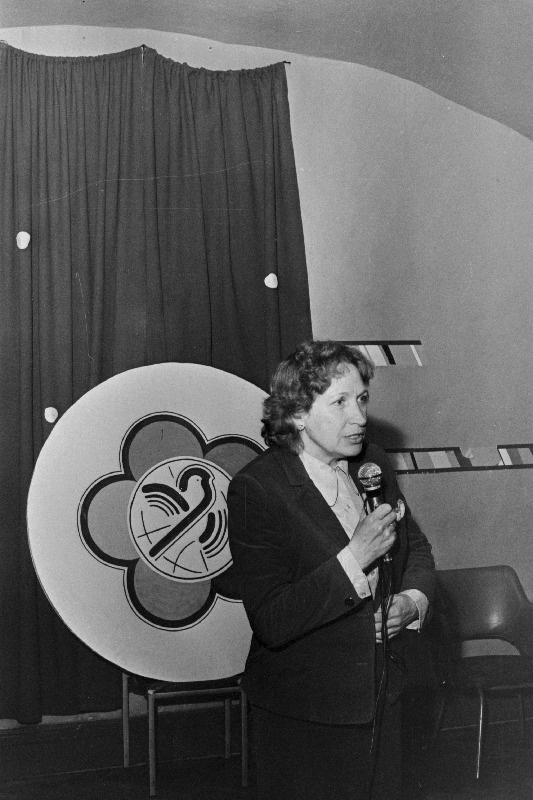 J. Kreuksi nim. Noorsoo Kultuuripalee juures tegutsevas Tallinna vanalinna festivaliklubis kõneleb Tallinna Polütehnilise Instituudi teadusliku kommunismi kateedri juhataja Klara Hallik.