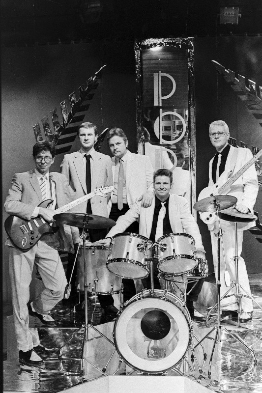 Sariq qizlarning qishdagi fotosuratlari (Eros)