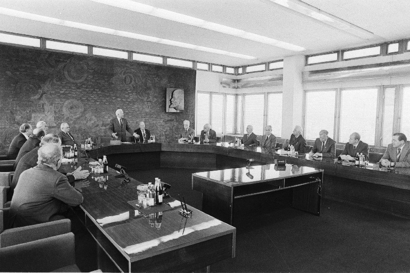 NSV Liidu Teaduste Akadeemia presidendi A.Aleksandrovi (keskel paremal) vastuvõtul EKP Keskkomitees kõneleb EKP Keskkomitee esimene sekretär Karl Vaino
