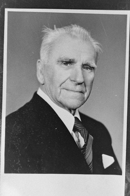 Toomi, Ullo, Eesti NSV rahvakunstnik - rahvatantsujuht.  duplicate photo