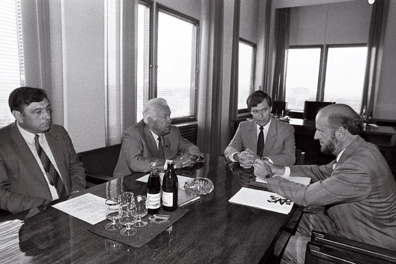 Soome Kommunistliku Partei Organisatsioonide Keskkomitee peasekretär J. Kajanoja vastuvõtul EKP Keskkomitee esimese sekretäri Karl Vaino (vasakult 2.) juures.