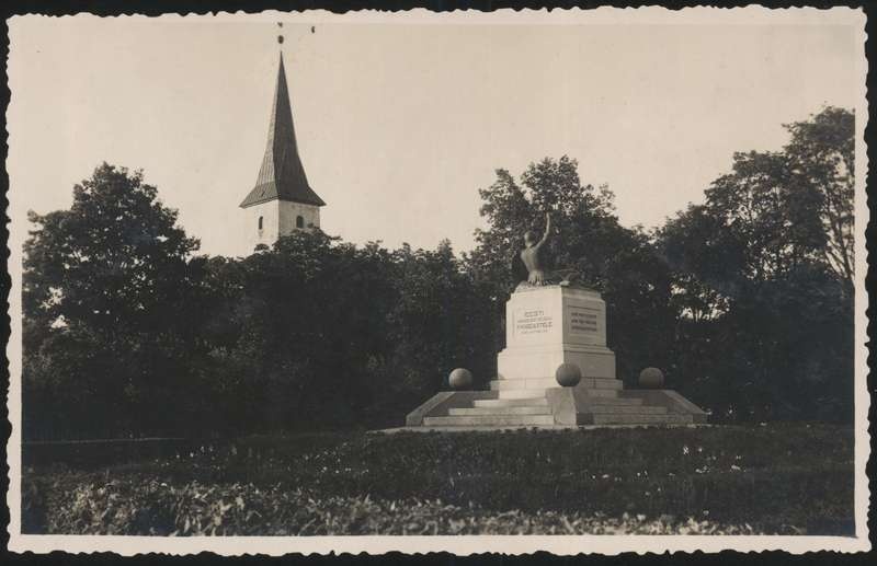 fotopostkaart, Suure-Jaani khk, Suure-Jaani, mälestussammas, tagant, kirik, suvi, 1936, foto A. Veidner