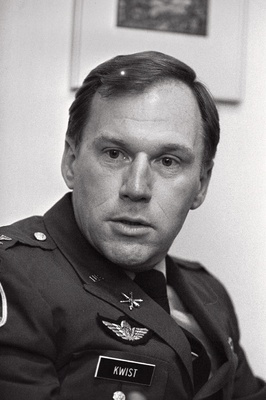 Kwist, Dana - Põhja-Atlandi Lepingu Organisatsiooi (NATO) peakorteri esindaja.  duplicate photo